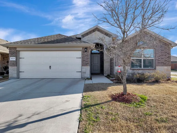 8929 Eagles Landing Dr, Fort Worth, TX 76179