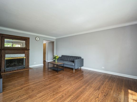 4th image of 629 S Vail Ave