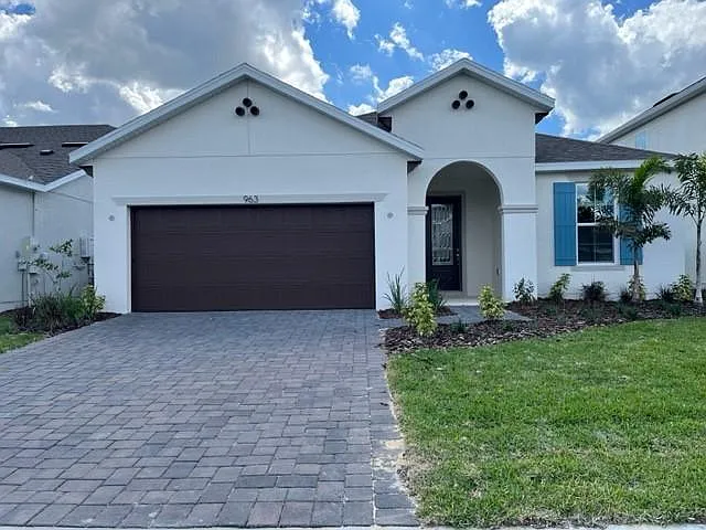 4 bed, 1964 sqft, $2,600 — Photo 1