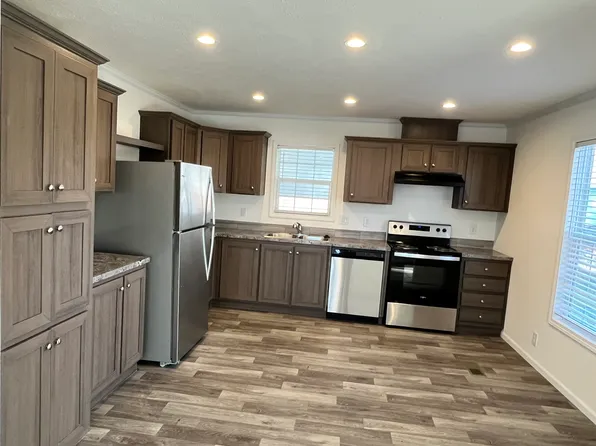 7 Parade St #Pas07, Olmsted Falls, OH 44138