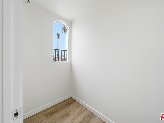 5th image of 3020 W 12th St #3026