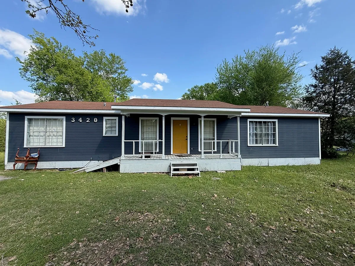 Building Photo - 3420 Bronco St