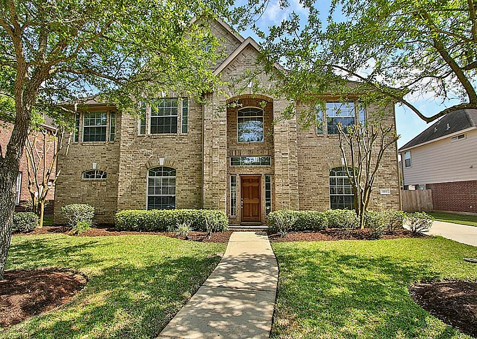 1st image of 919 Elm Pointe