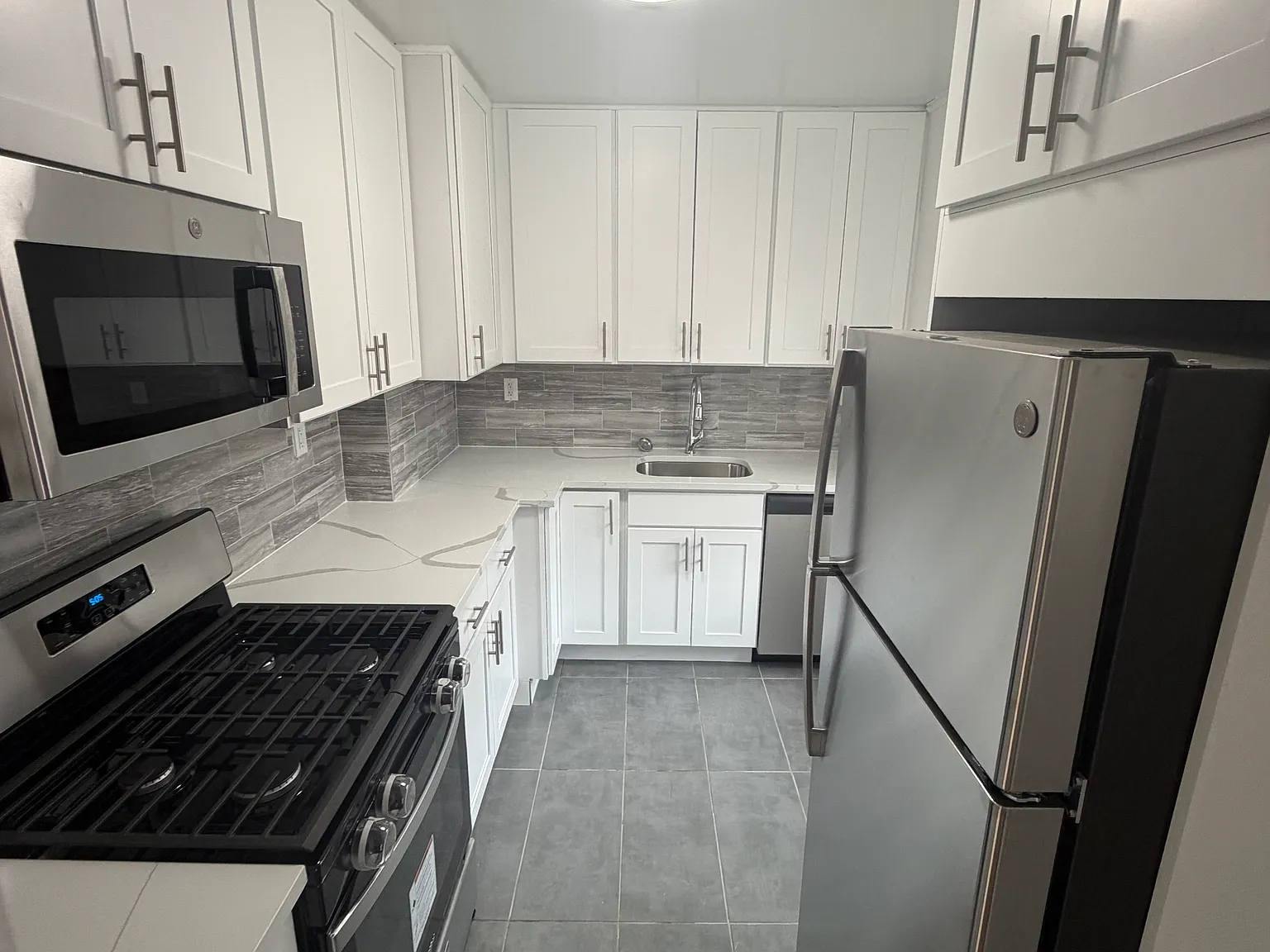 186th Ln, Fresh Meadows — Photo 2