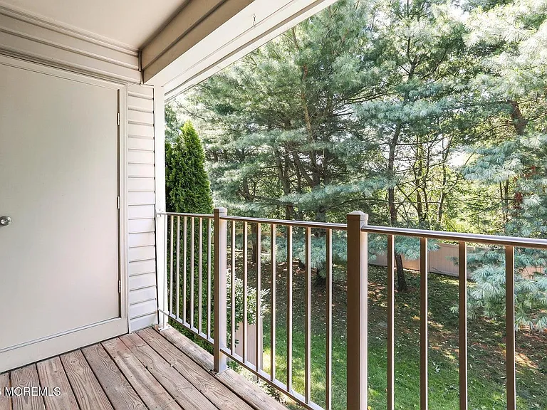 7 Stuart Dr #3 — Photo 18