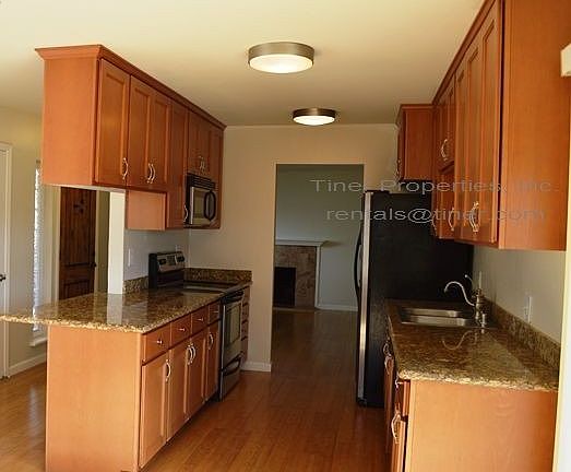 5th image of 217 Ardmore Ave