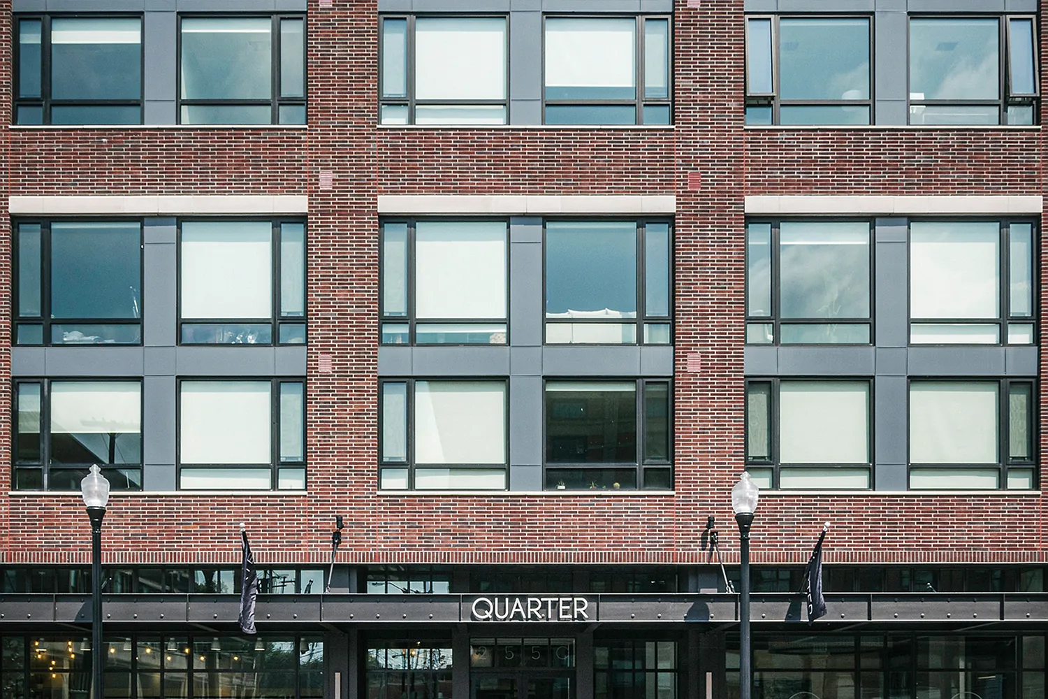 Quarter — Photo 1