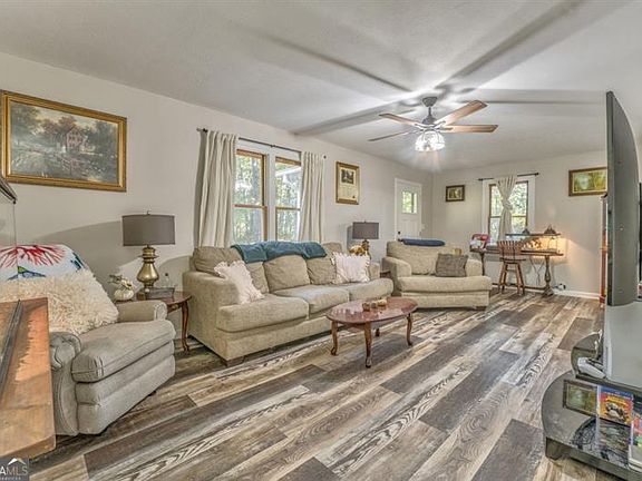 5th image of 111 Sylvan Dr