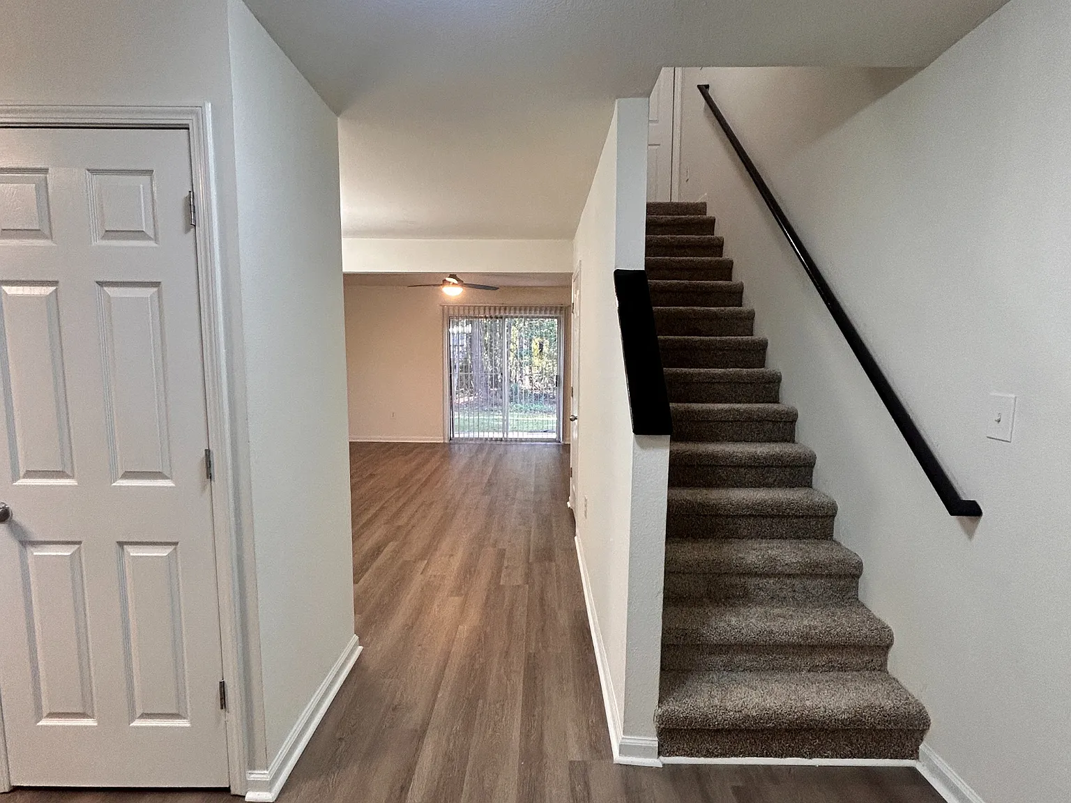 2 bed, 2.5 bath, 1181 sqft, $1,630 — Photo 3