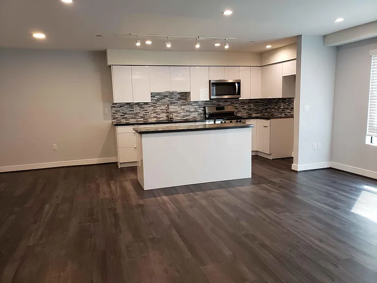 2653 S Hobart Blvd #8 — Photo 9