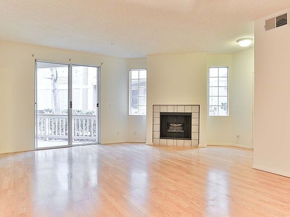 3rd image of 10361 Garden Grove Blvd APT 27