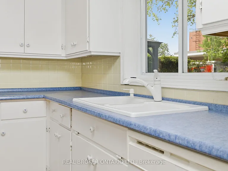 33 Victoria St — Photo 15
