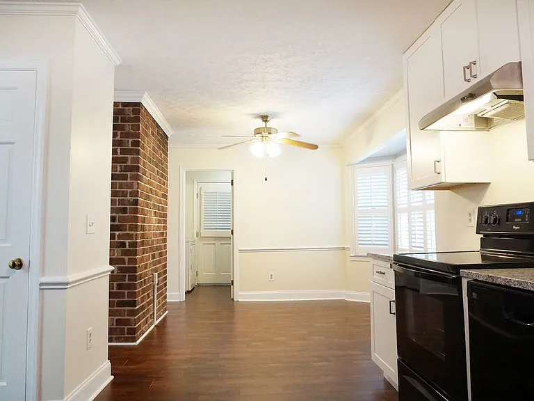 318 Foxhall Ct — Photo 11