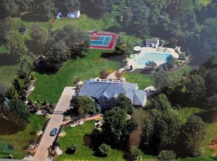 10 Fountayne Ln, Manalapan, NJ 07726