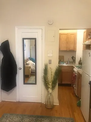 Rented by Perry Associates NYC Inc | media 14