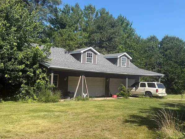 3074 Cole Hollow Rd, Pekin, IL 61554
