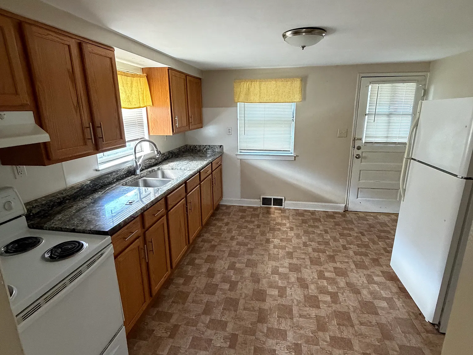 34 Race St — Photo 2