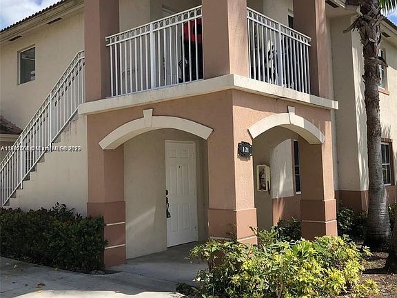 2nd image of 2721 SE 12th Pl Unit 101