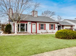 1014 Stratford Cir, Streamwood, IL