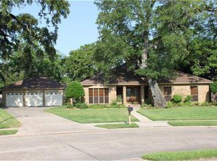 309 Arrowwood St, Lake Jackson, TX 77566