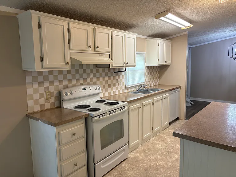 212 Mills Dr — Photo 7