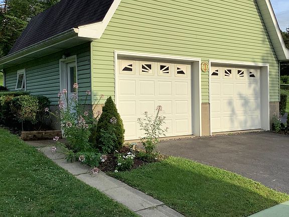 Main garage w/2nd Flr