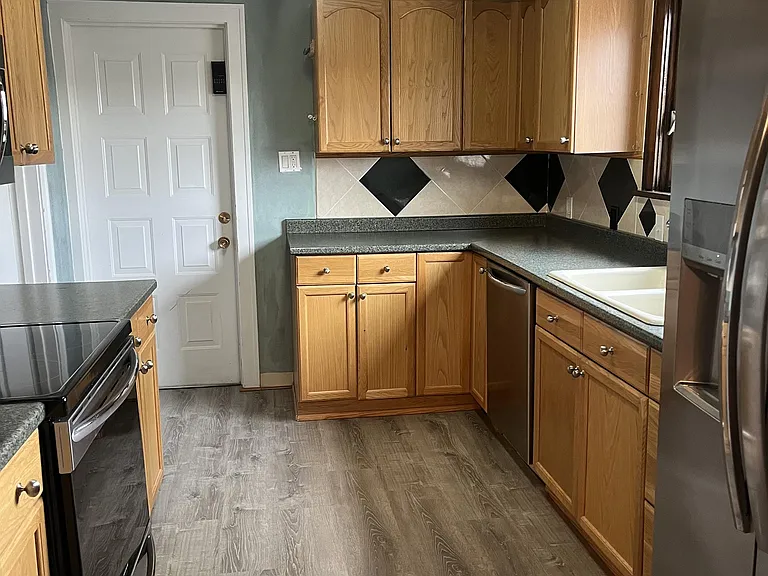 3715 Warren Ave — Photo 5