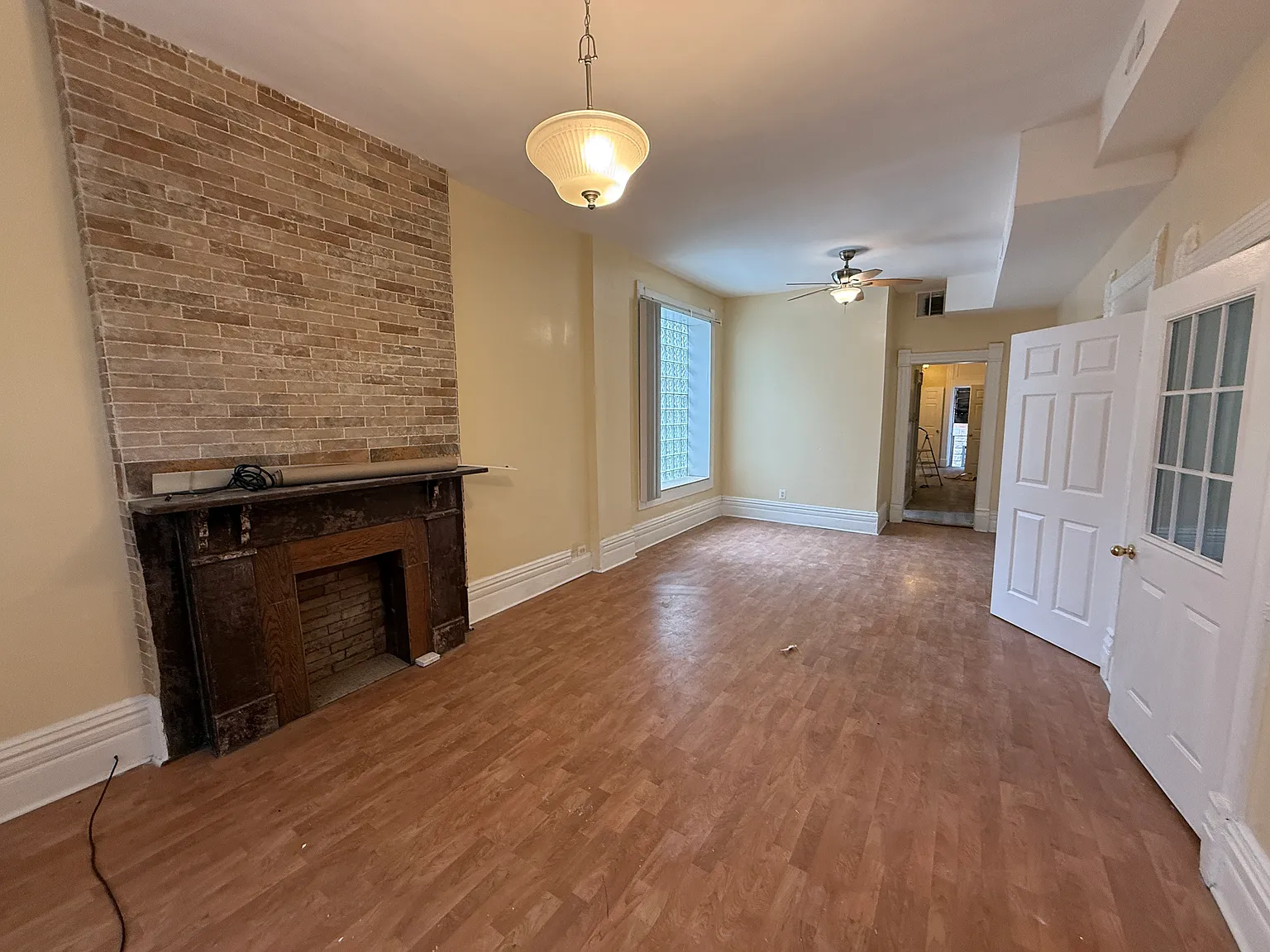 3 bed, 920 sqft, $2,000 — Photo 2