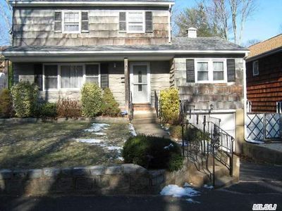 9 Private Rd, Bayville, NY, 11709