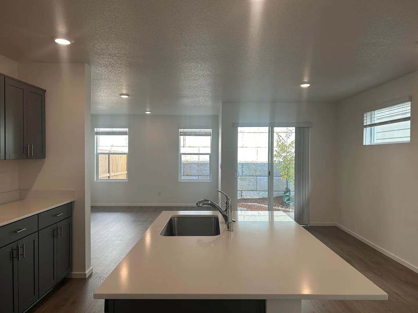 New Construction 4 BD Vancouver Home with Covered Patio — Photo 4