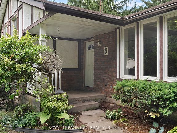 4th image of 5 Fallingbrook Dr