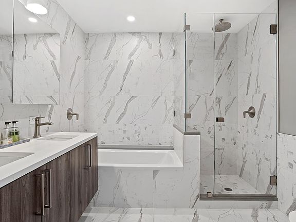 4th image of 225 W 60th St APT 6C
