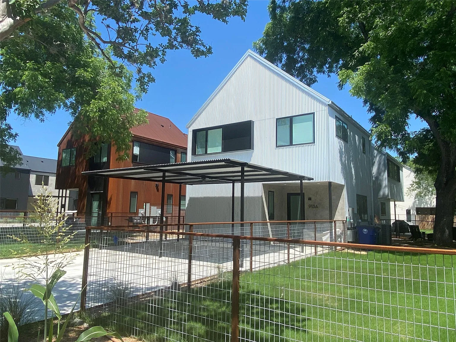 3 bed, 2.5 bath, 1703 sqft, $4,200 — Photo 1