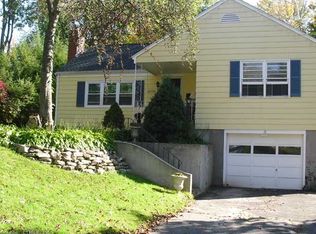 15 Scarborough Rd, Windsor, CT 06095