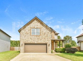 758 Cavalier Dr, Clarksville, TN 37040
