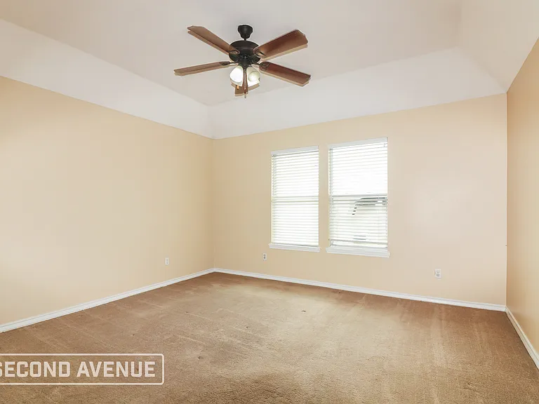 5945 Sutherland Dr — Photo 12