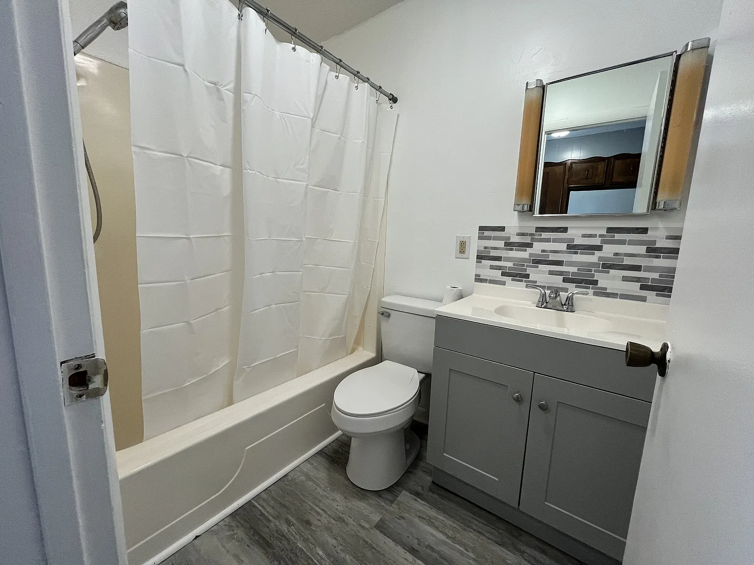 204 West Bernard Avenue - 4 — Photo 4