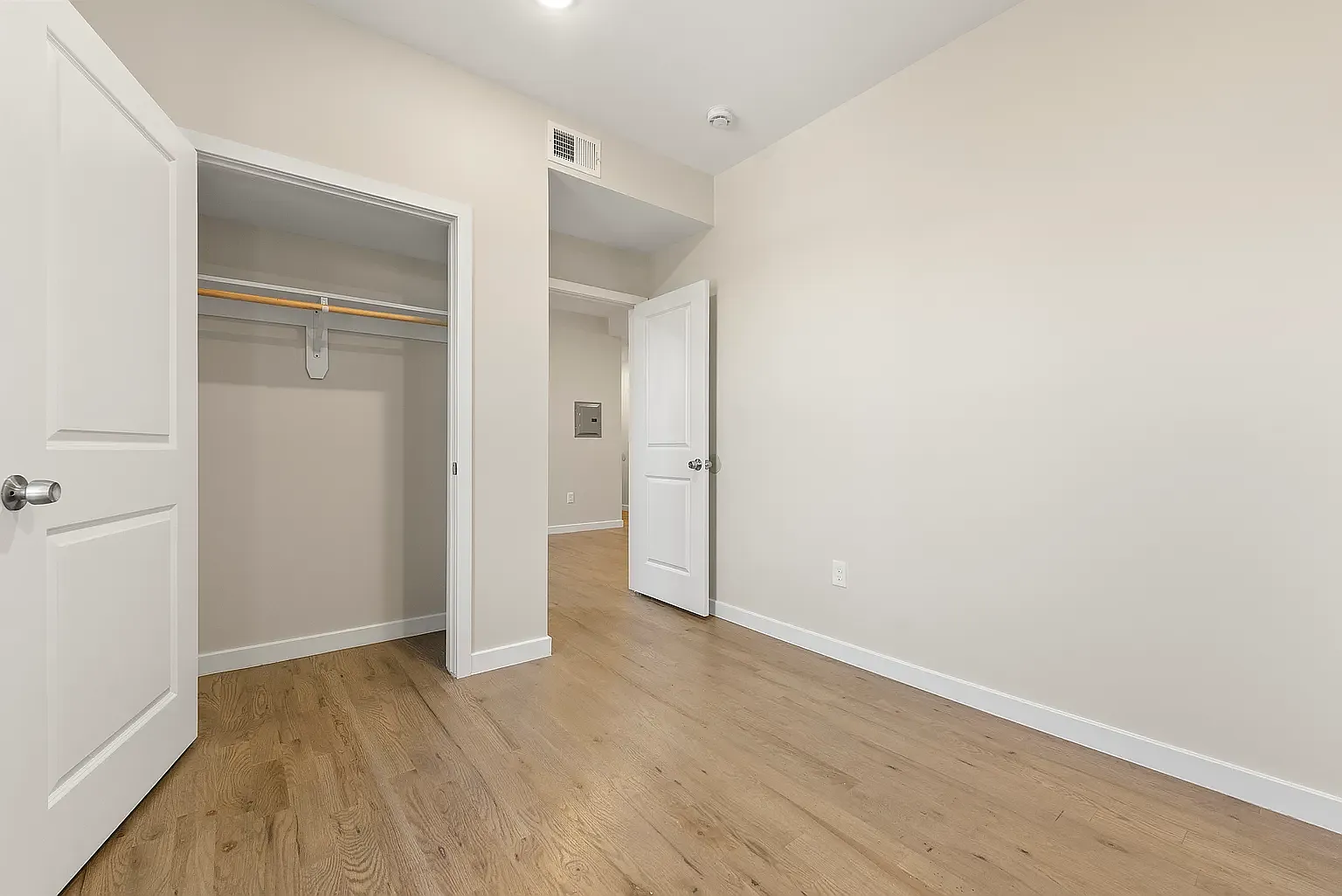 2 bed, 800 sqft, $1,949 — Photo 3