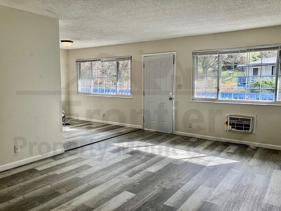 2nd image of 172 Columbia Way #U