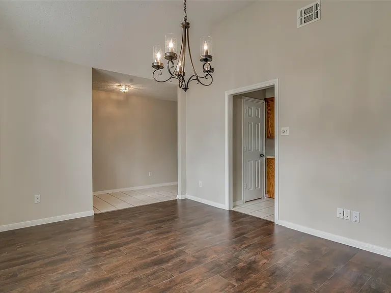 2460 Pebblebrook Cir — Photo 6