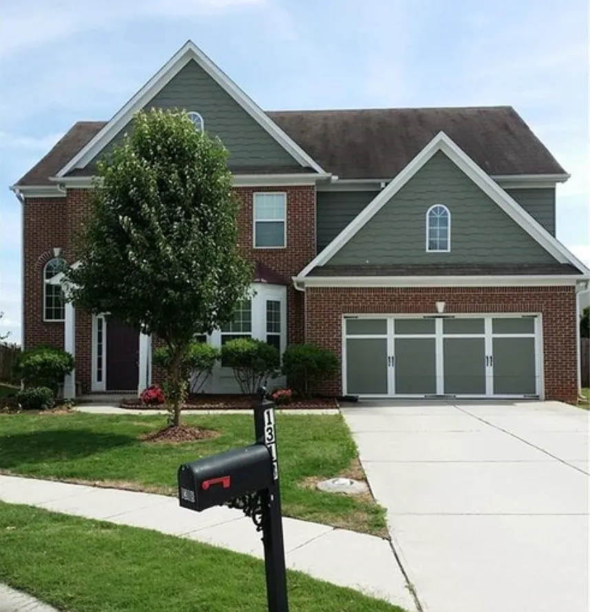 4 bed, 2.5 bath, 2970 sqft, $2,600 — Photo 1