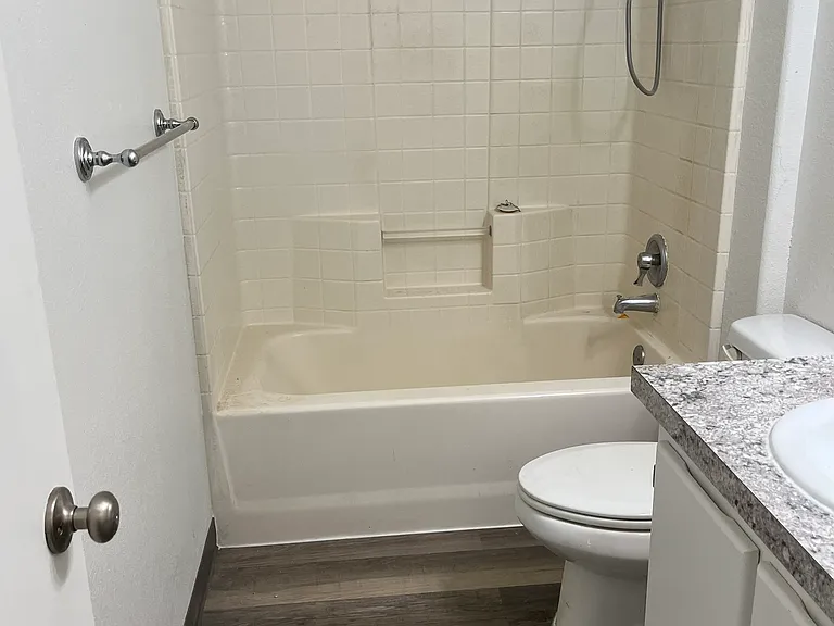 3718 Hawthorne Ave NE — Photo 5