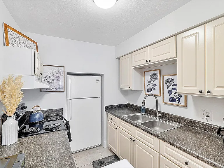 3230 NE 13th St #102 — Photo 16