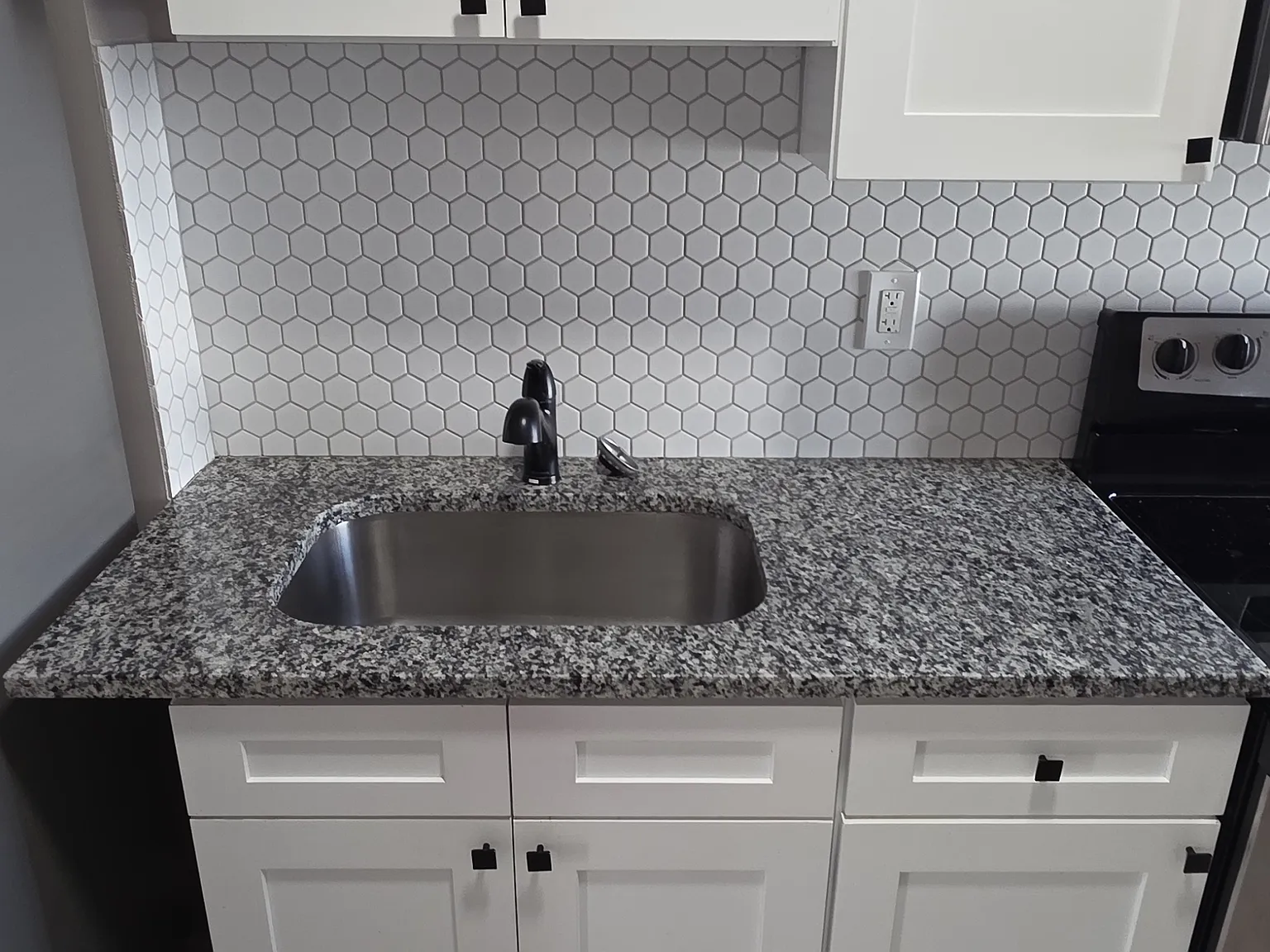 724 Edgewood St, Apt B — Photo 3