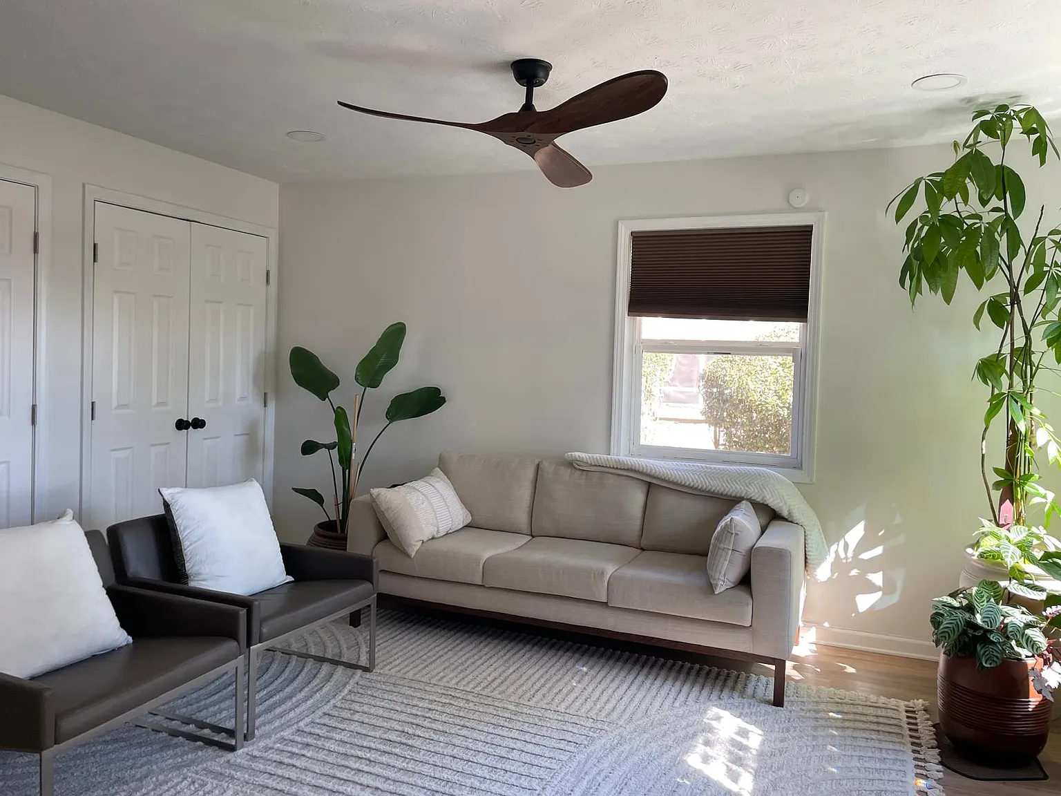 4 bed, 1323 sqft, $2,300 — Photo 2