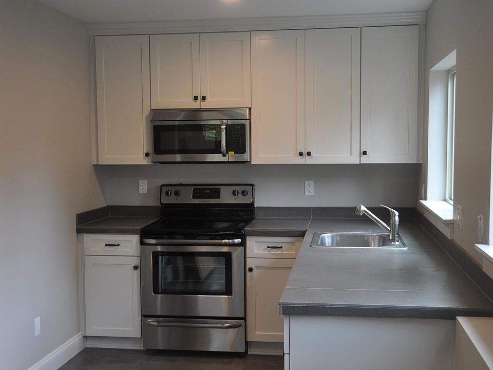 Kitchen (fridge, stove/microwave, dishwasher, garbage disposal.)