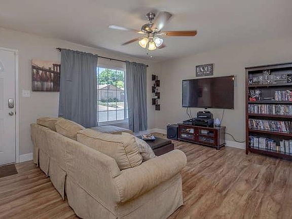 3rd image of 7361 Oakberry Way