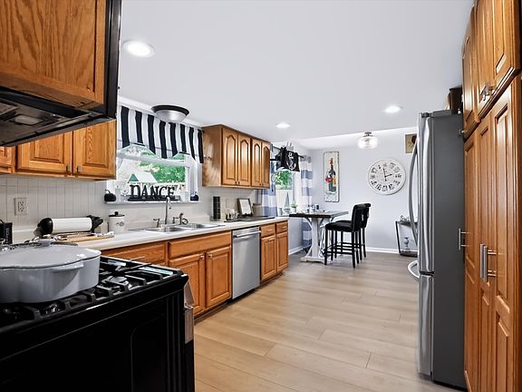5th image of 6242 Catalina Dr