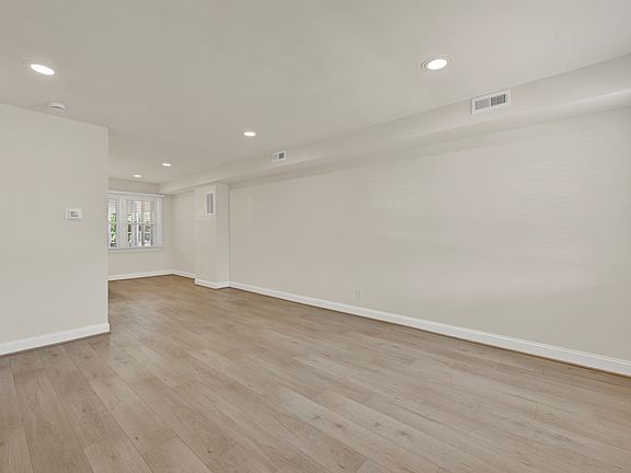 5th image of 303 Arden Rd W