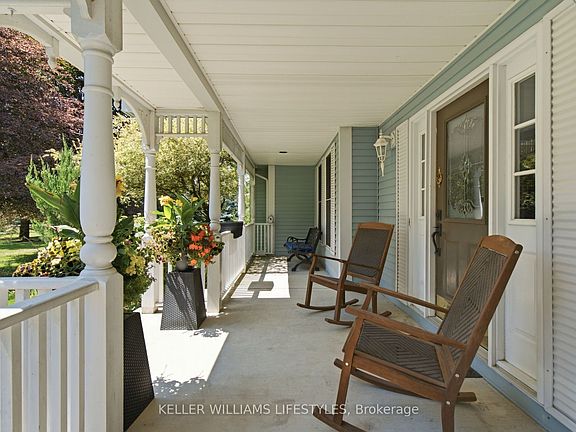 4th image of 14 Lansdowne Park Cres